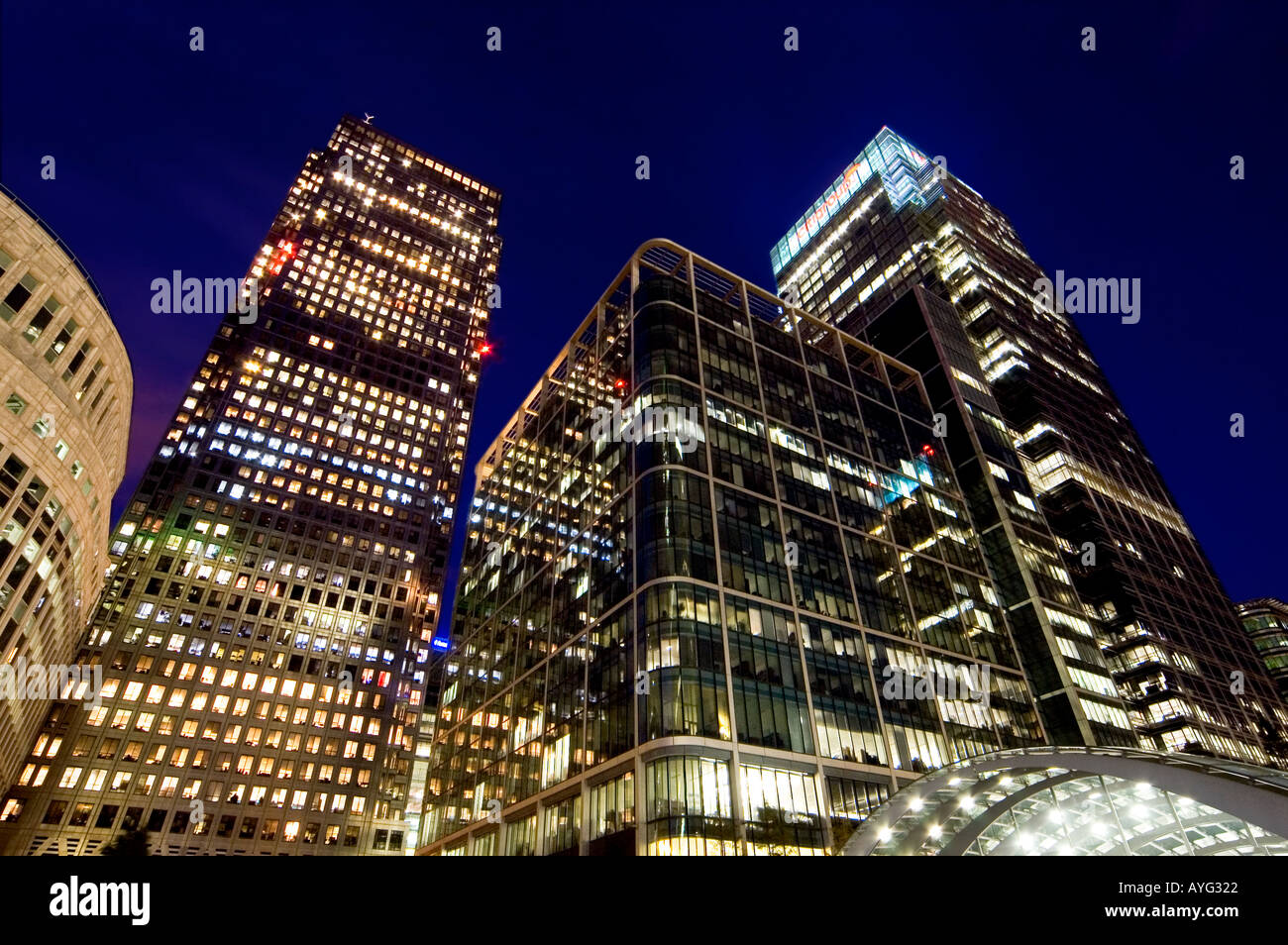 canary wharf night city london england uk Stock Photo - Alamy