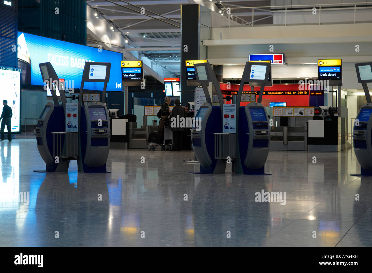 Heathrow terminal check in desks hires stock photography and images