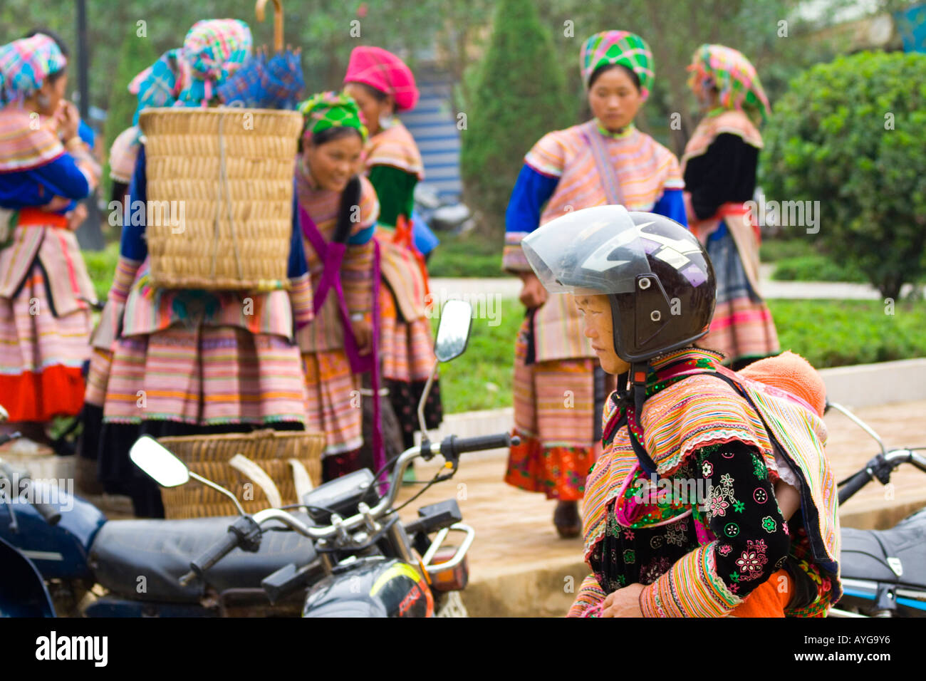 Old flower hmong woman bac ha vietnam hi-res stock photography and ...
