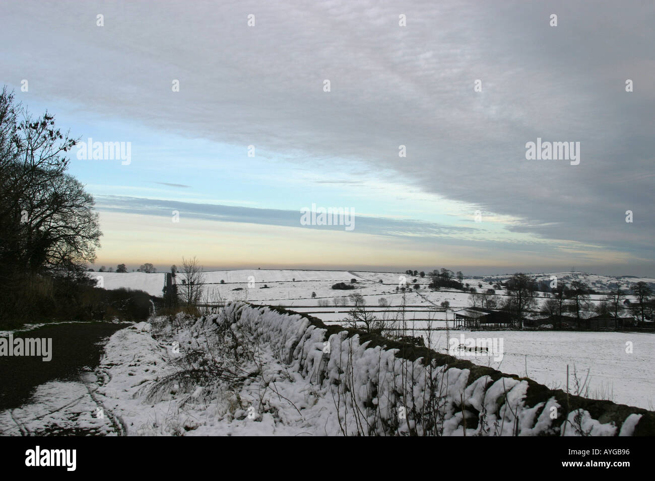 English countryside in winter hi-res stock photography and images - Alamy