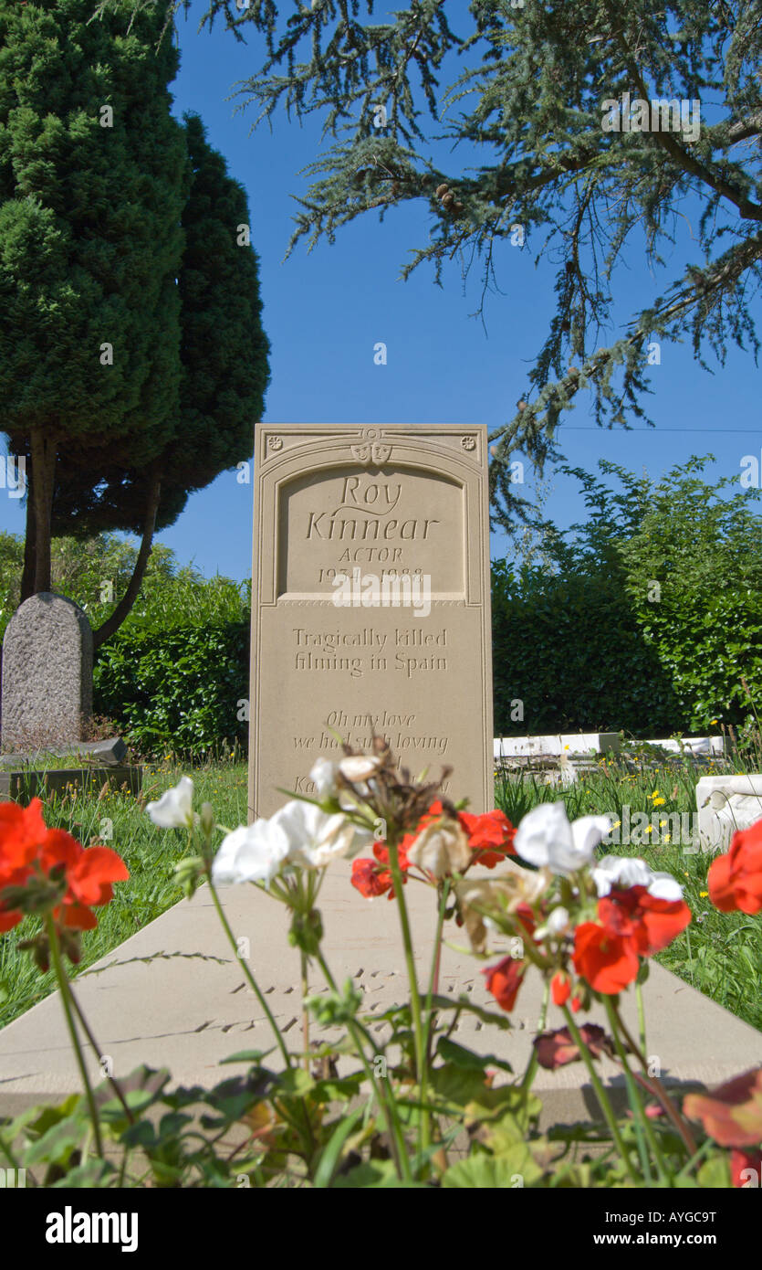tombstone of actor roy kinnear, richmond cemetery, surrey, england