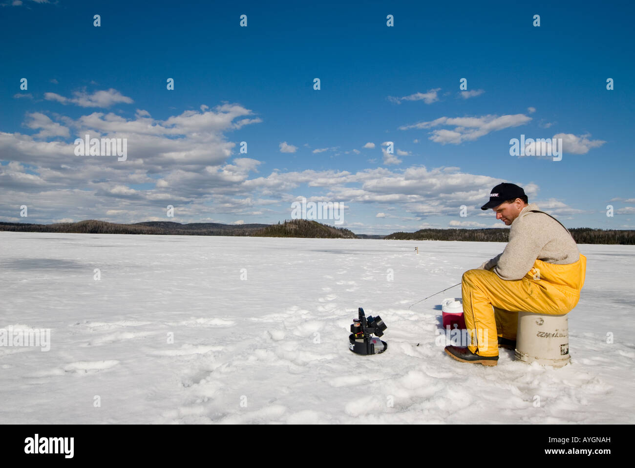Ice fishing ontario hires stock photography and images Alamy