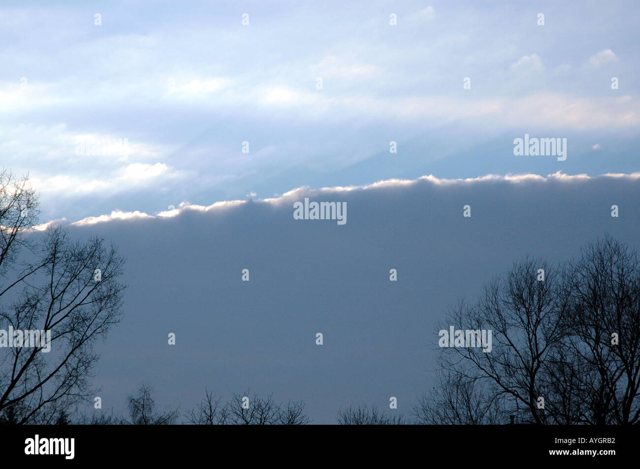 Dark sky with sunlight hi-res stock photography and images - Alamy