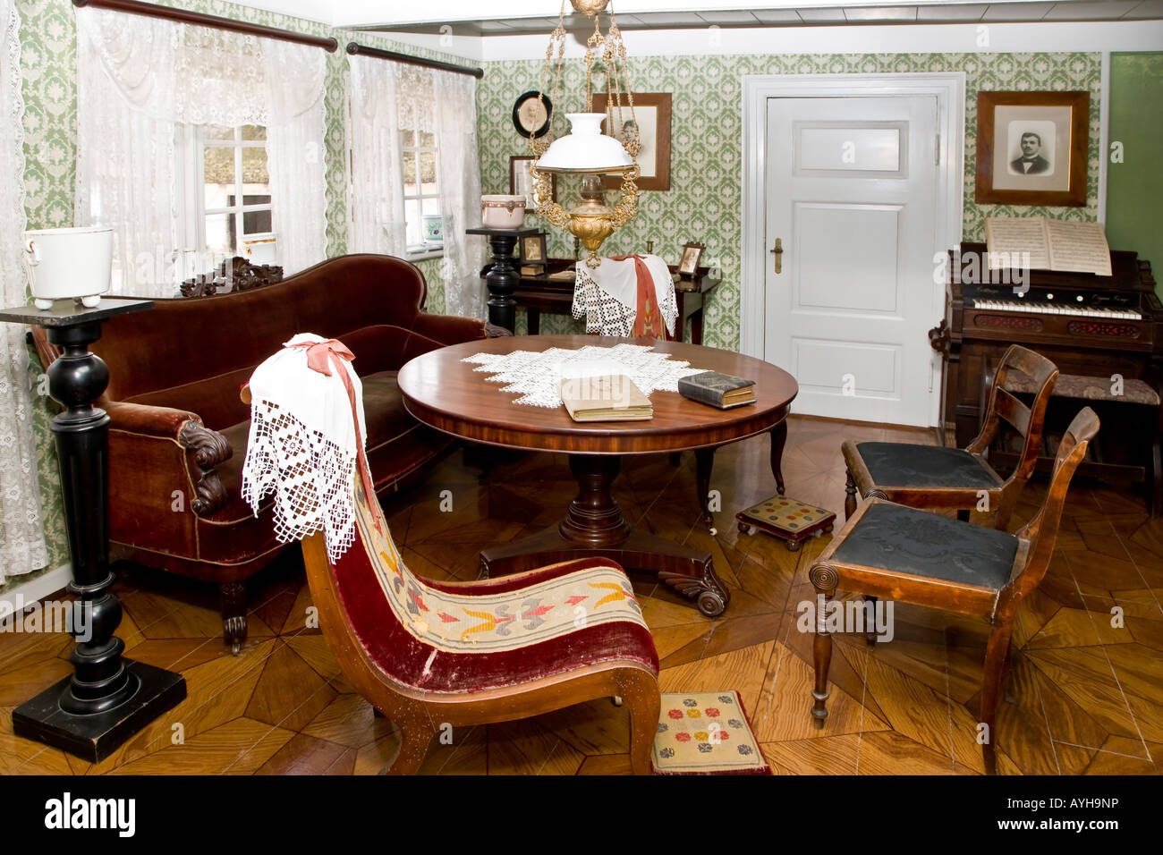 Interior oldfashioned hi-res stock photography and images - Alamy