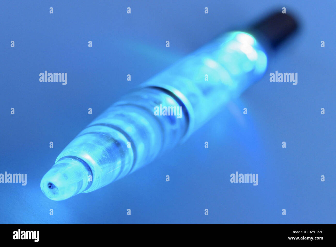 Blau leuchtender Stift Stock Photo
