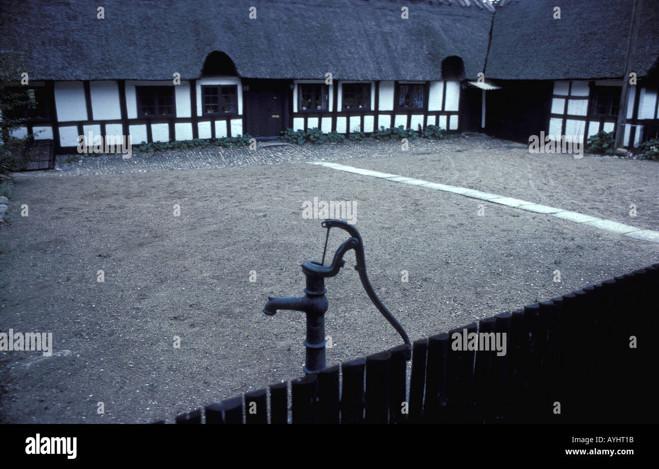Bauernhof mit Brunnen Aarhus Daenemark Stock Photo
