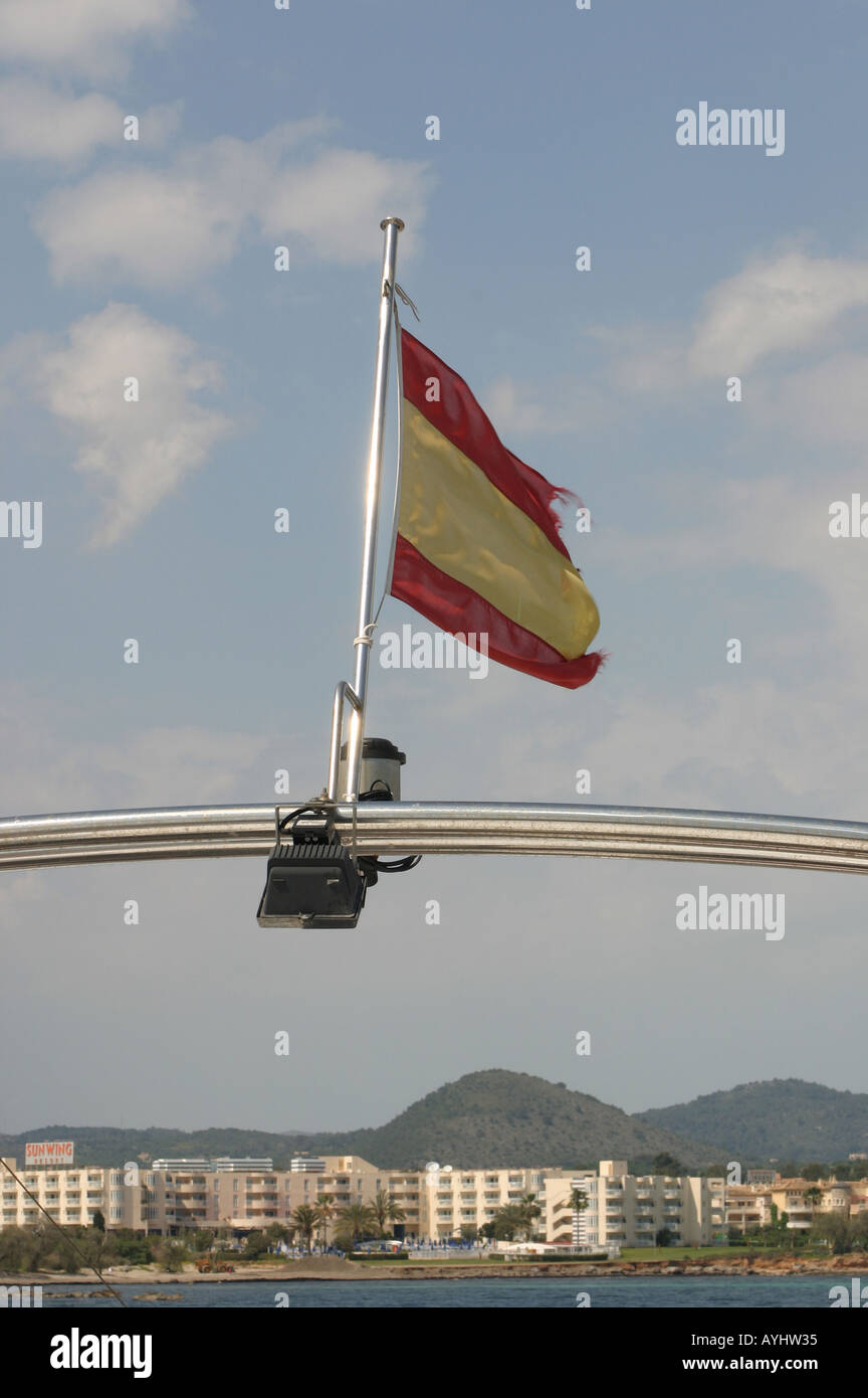 Spanische Flagge an einem Boot Stock Photo - Alamy
