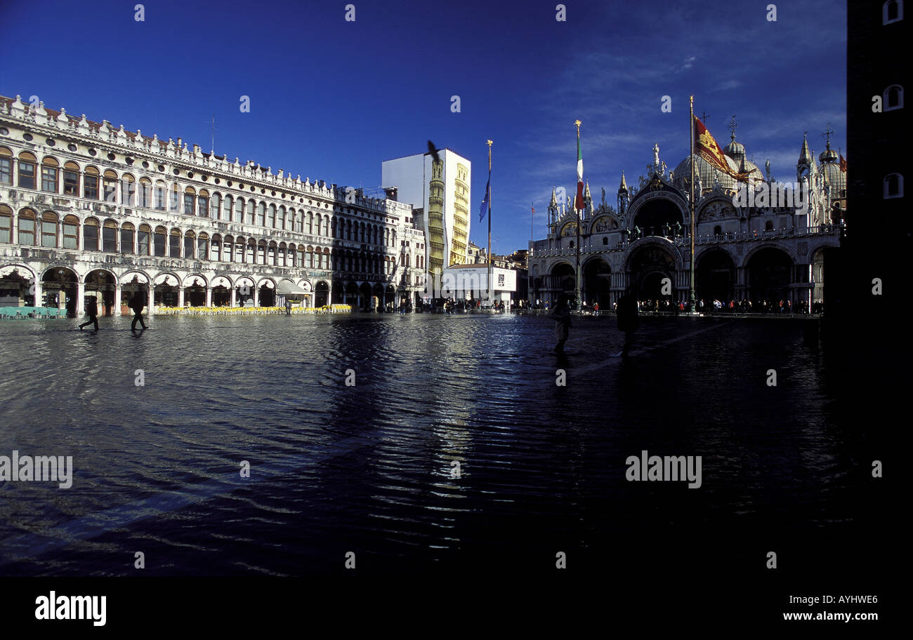 Ueberschwemmung auf dem Markusplatz in Venedig Stock Photo