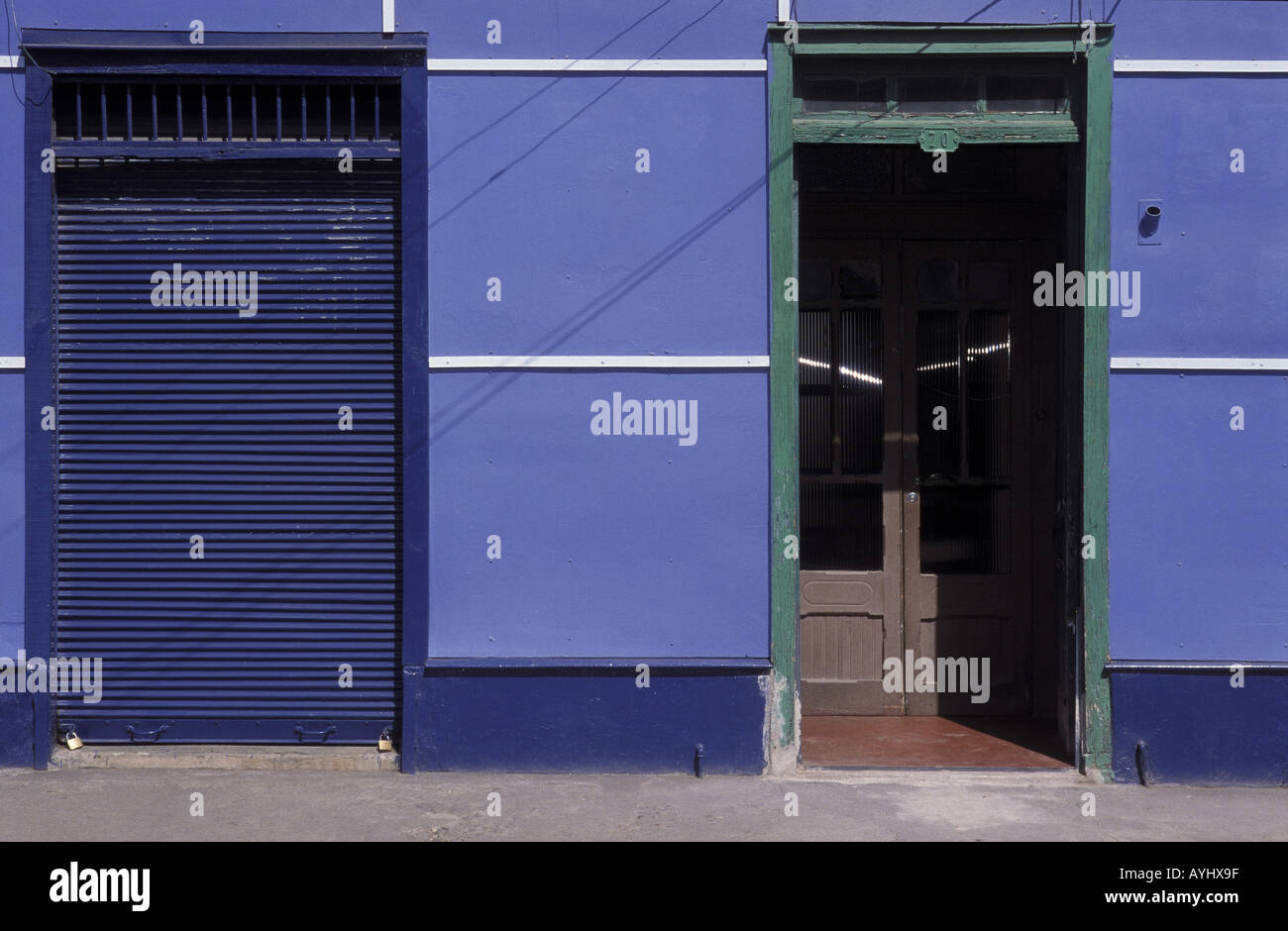 Blaue Hausfassade Stock Photo