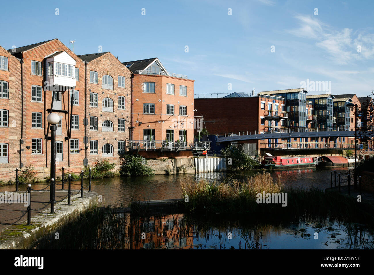 Leeds Waterfront, converted apartments and The River Aire Stock Photo