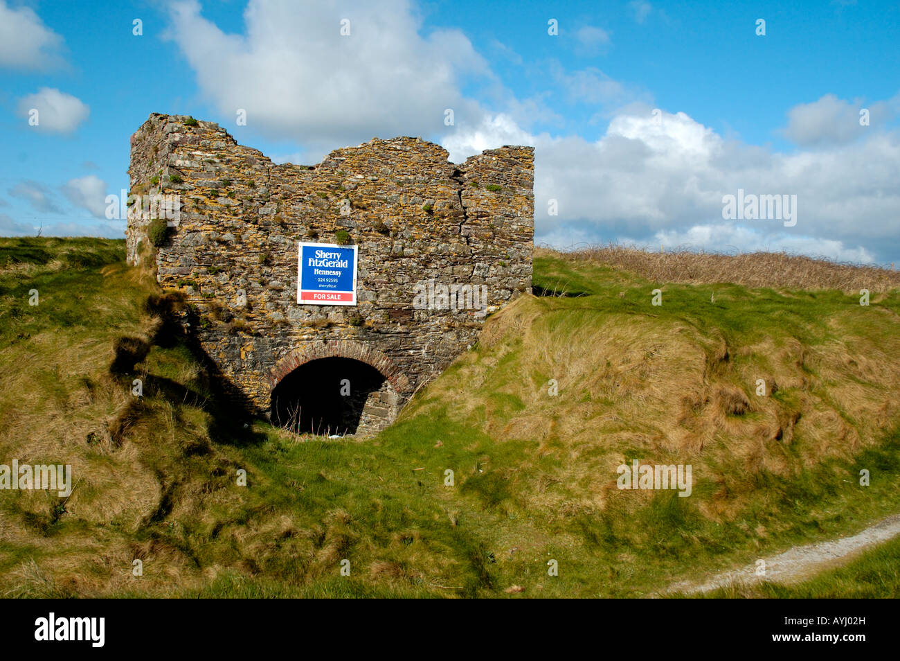 For Sale Sign On Ruined Lime Kiln Goat Island Ardmore Co Waterford Ireland Stock Photo Alamy