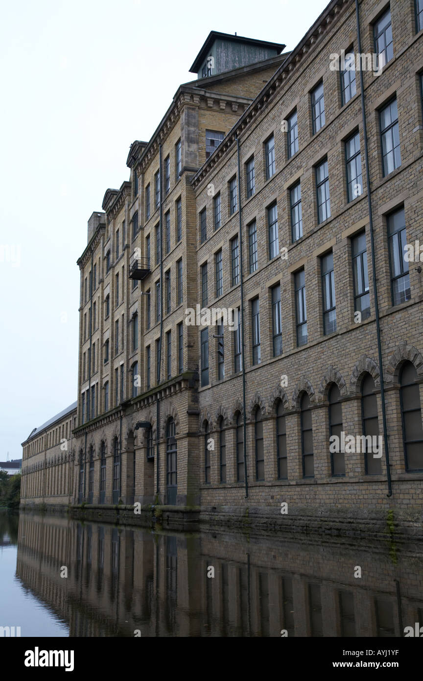 Canal shipley yorkshire england hires stock photography and images Alamy