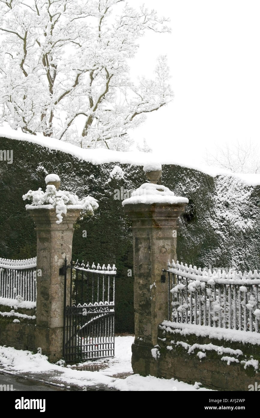 Main entrance to Garsington Manor Oxford in snow Stock Photo