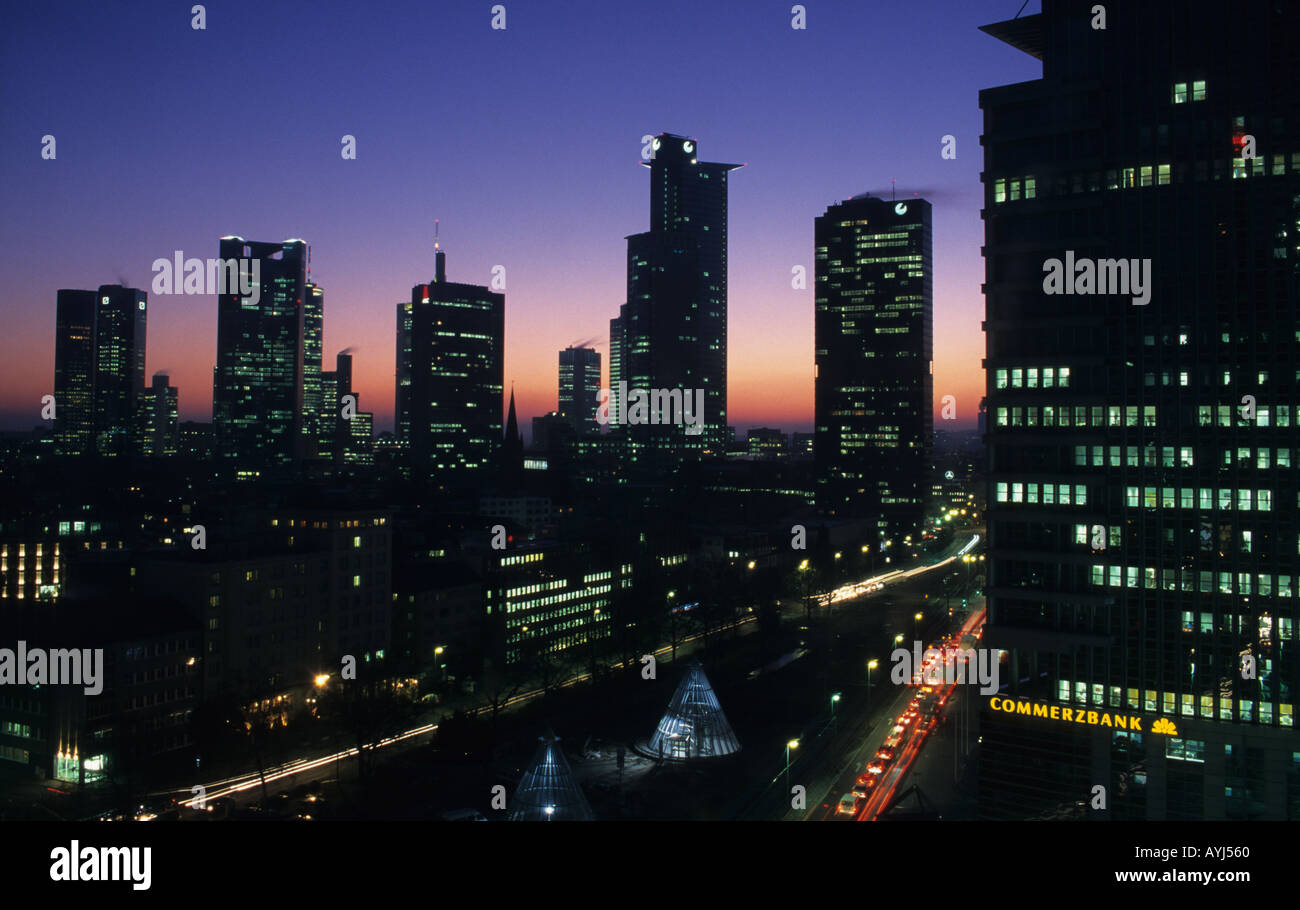 Dawn city skyline skyscrapers hi-res stock photography and images - Alamy