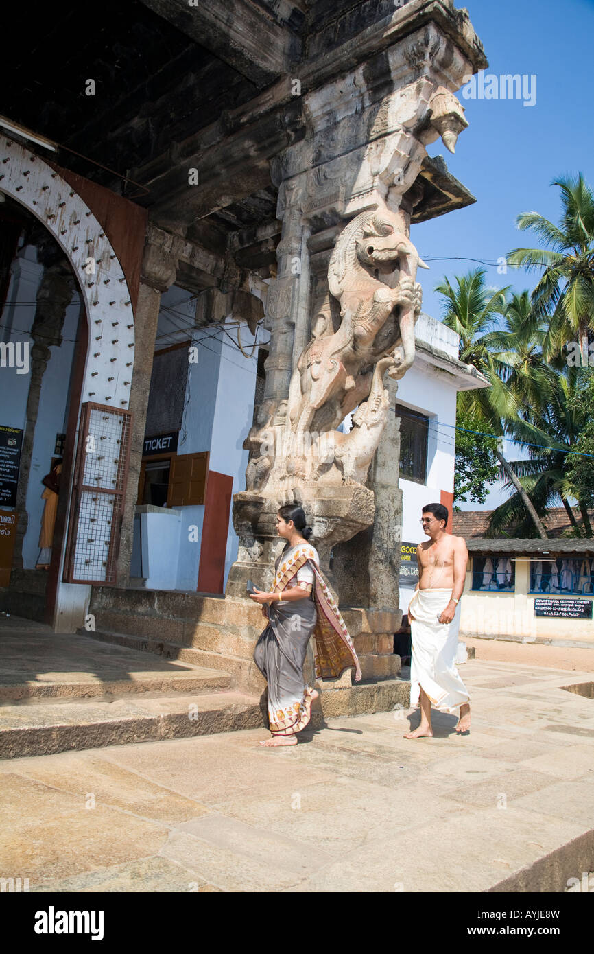 Worshipers visiting Sree Padmanabhaswamy Temple, Trivandrum, Kerala, India Stock Photo