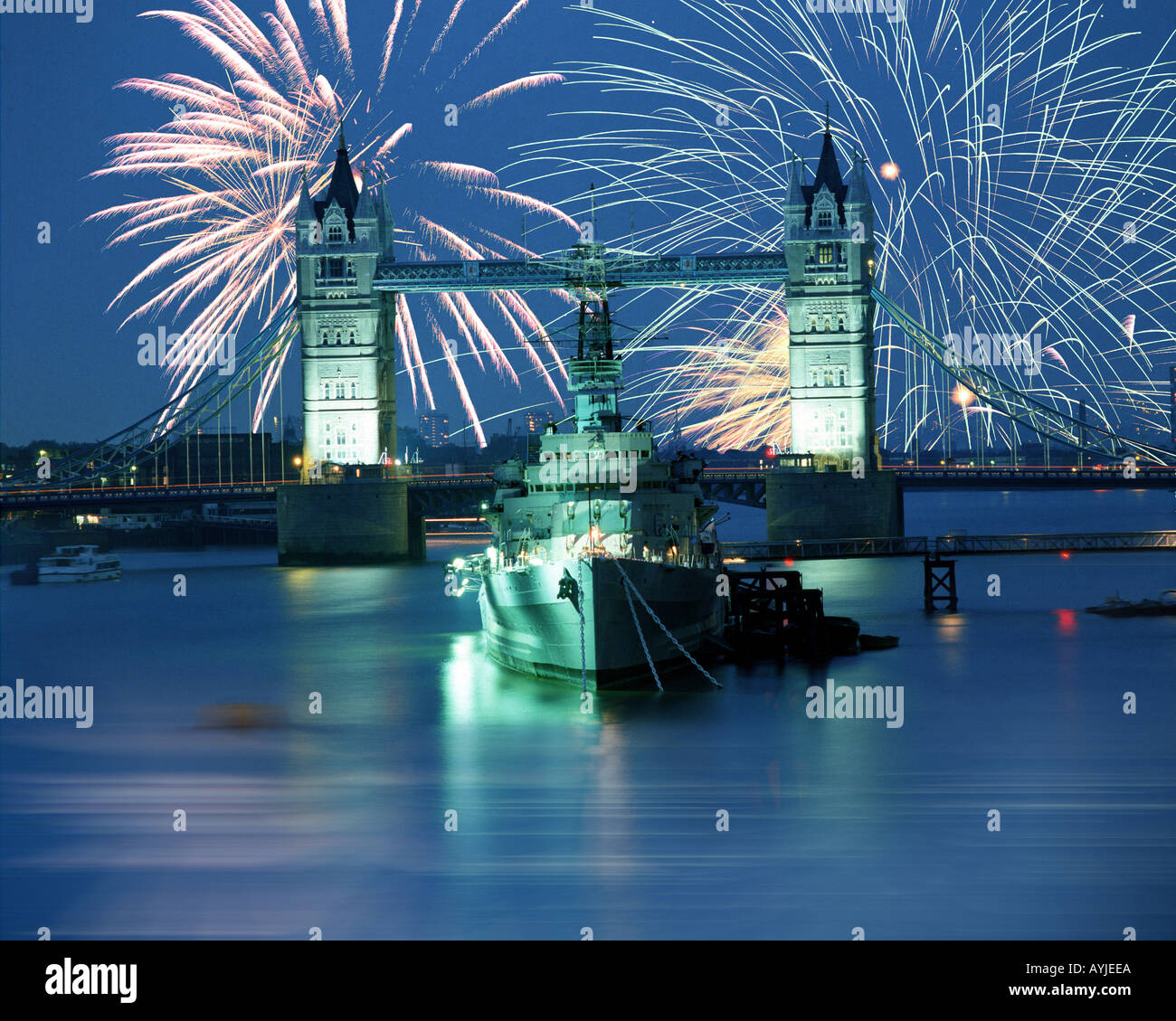 GB - LONDON: Tower Bridge and HMS Belfast Stock Photo