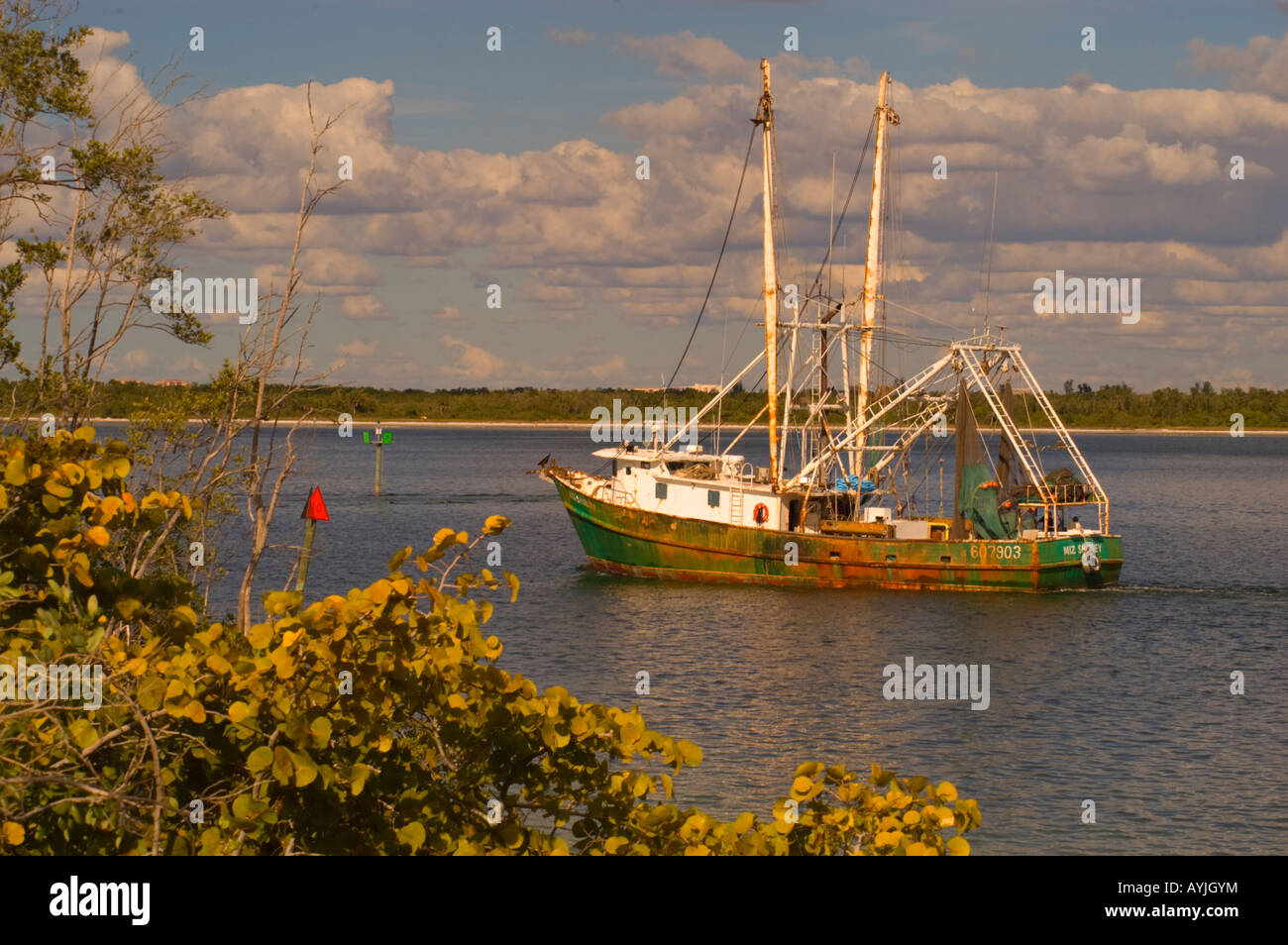 Shrimp boat florida hi-res stock photography and images - Alamy
