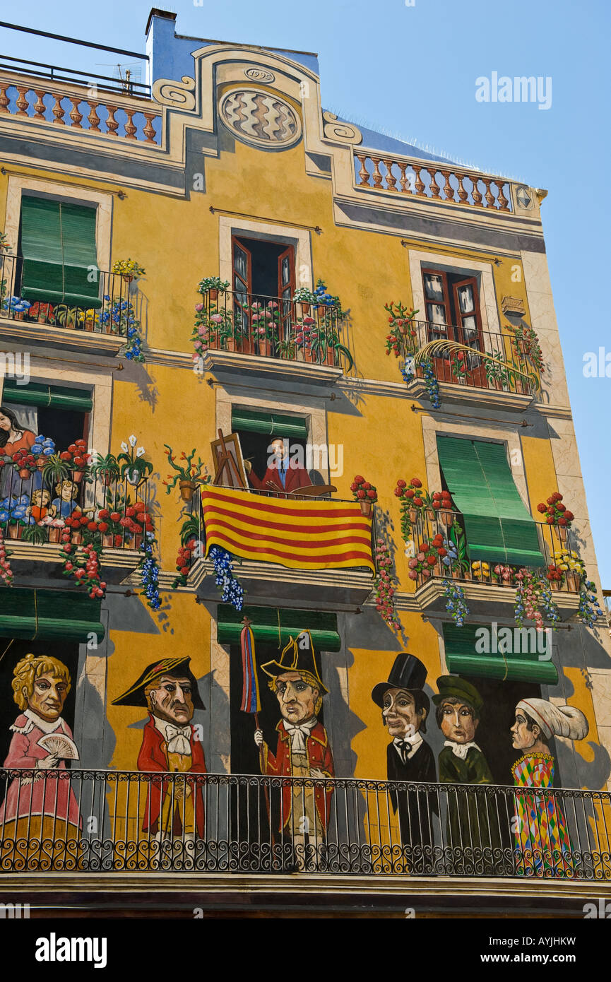fa-ade-with-mural-by-carles-arola-vera-on-placa-dels-sedassos-tarragona