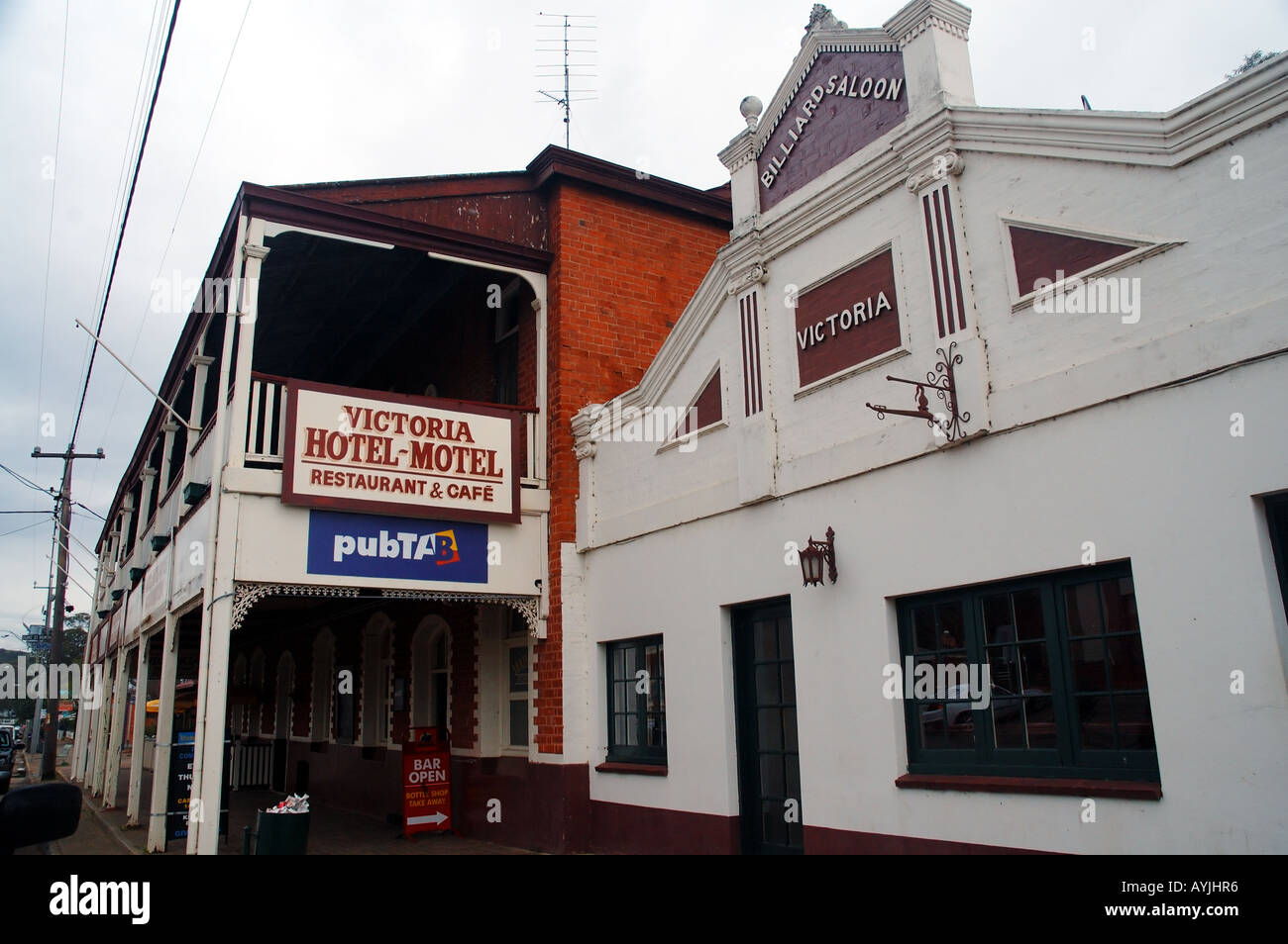 Historic buildings including the Victoria Hotel pub and billiard saloon Stock Photo