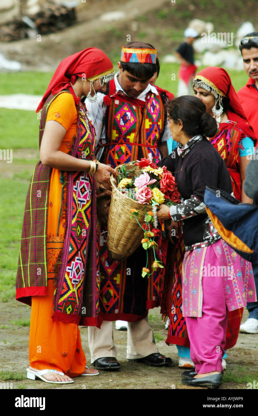 Traditional dress of manali pattoo and dhatu | Traditional dresses,  Fashion, Style
