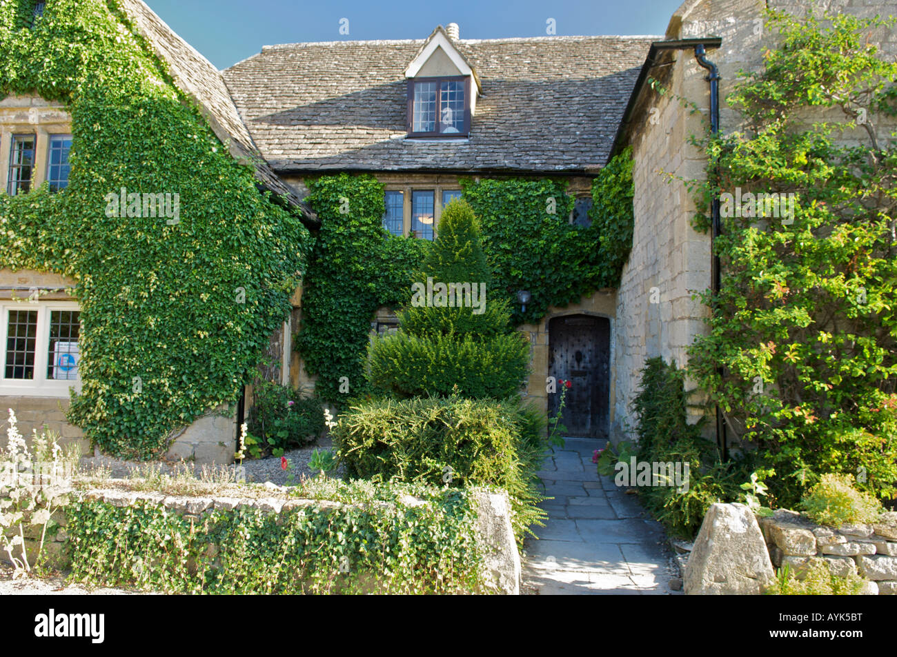 Broadway High Street in the Cotswolds England Stock Photo Alamy