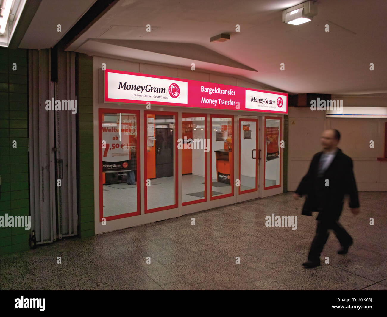 Moneygram hi-res stock photography and images - Alamy