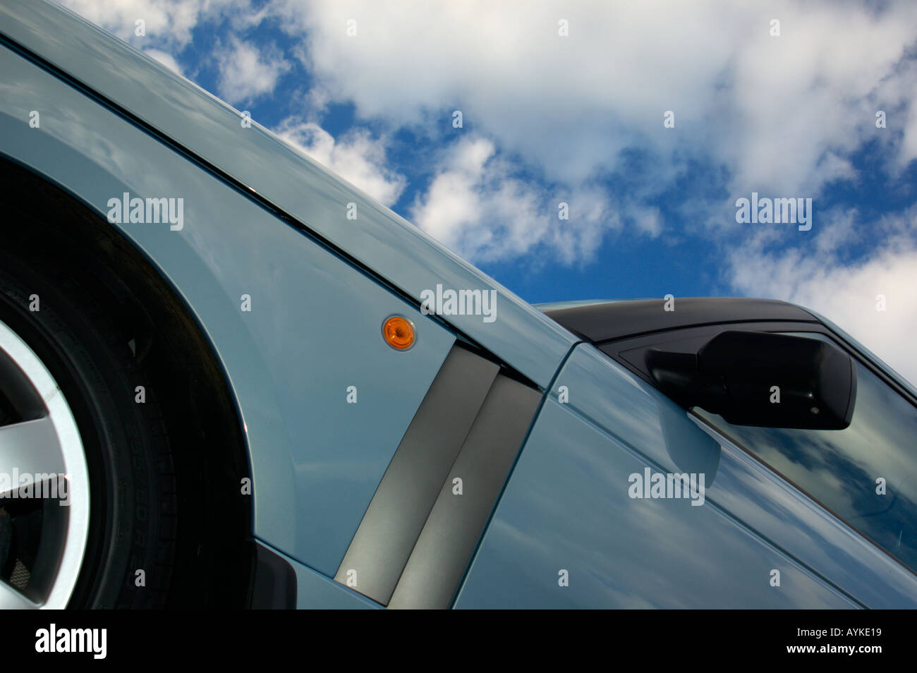 Range Rover 3rd Generation going uphill Stock Photo - Alamy