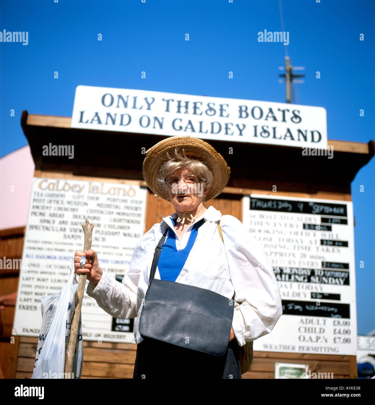 Old woman walking stick crossing hi-res stock photography and images ...