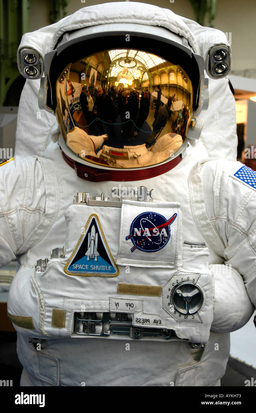 Astronaut helmet gold hi-res stock photography and images - Alamy