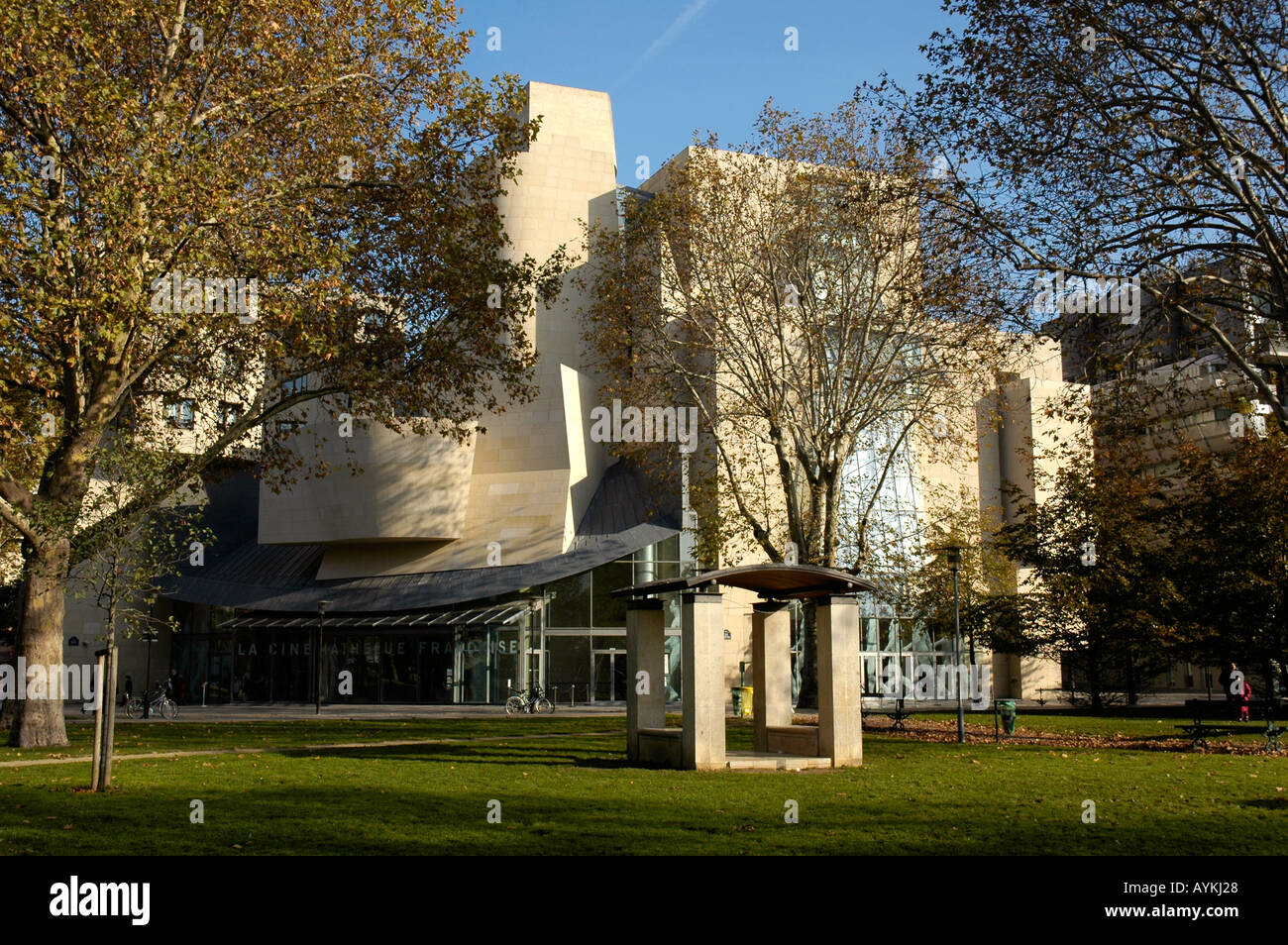 Frank O. Gehry: Architecture In motion.