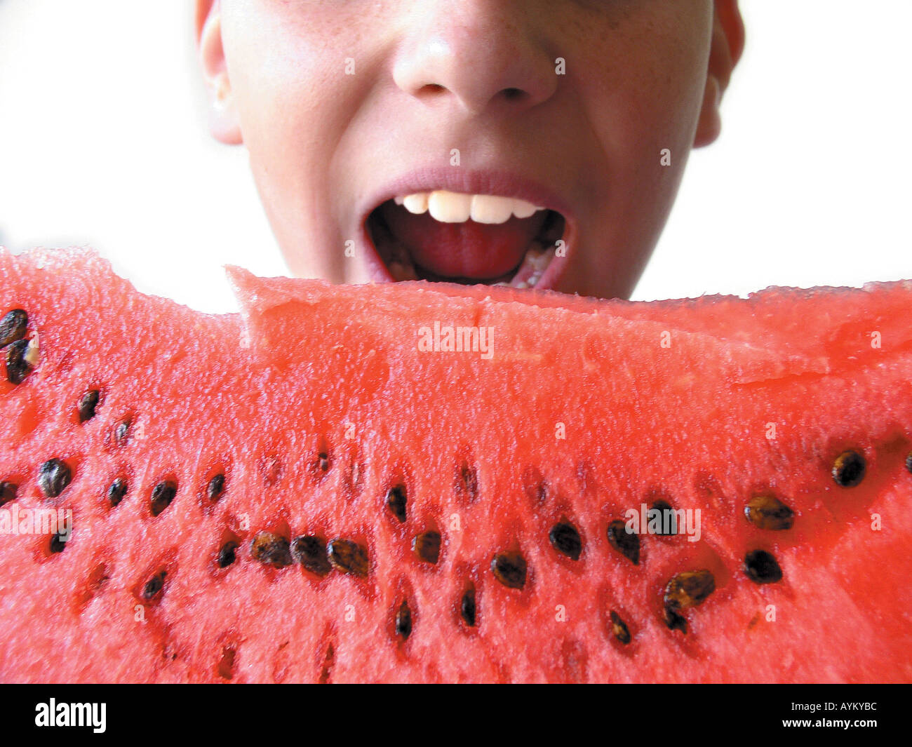 Biss in ein Stueck Wassermelone Stock Photo