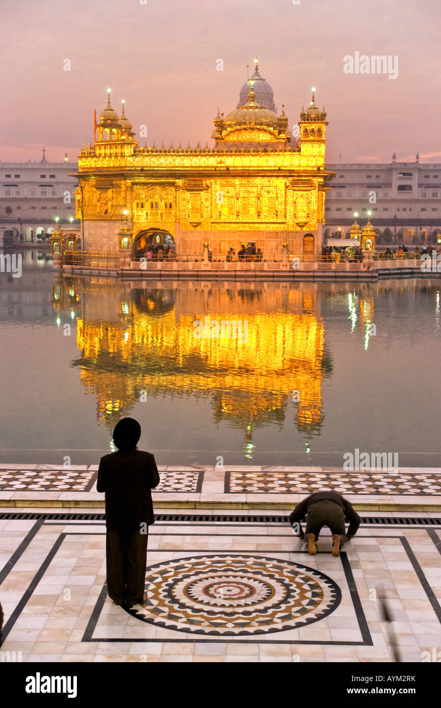 Pilgrims In Golden Temple Amritsar Punjab Indiaasia Stock Photo - Download Image Now - iStock