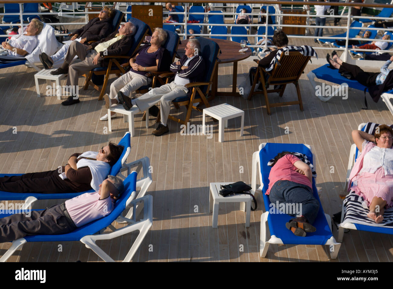 Passengers board cruise hi-res stock photography and images - Alamy