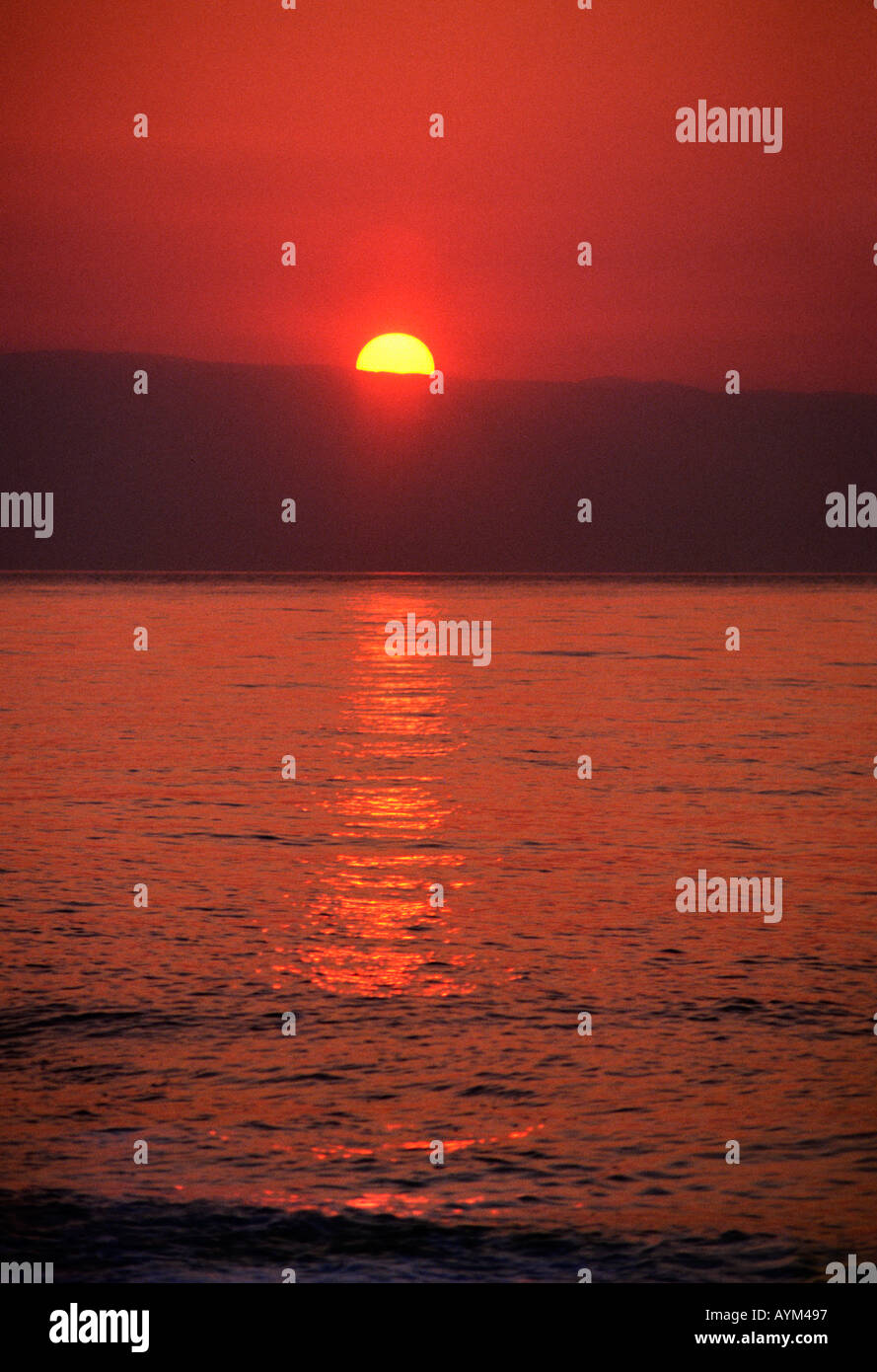 Red rising sun hi-res stock photography and images - Alamy