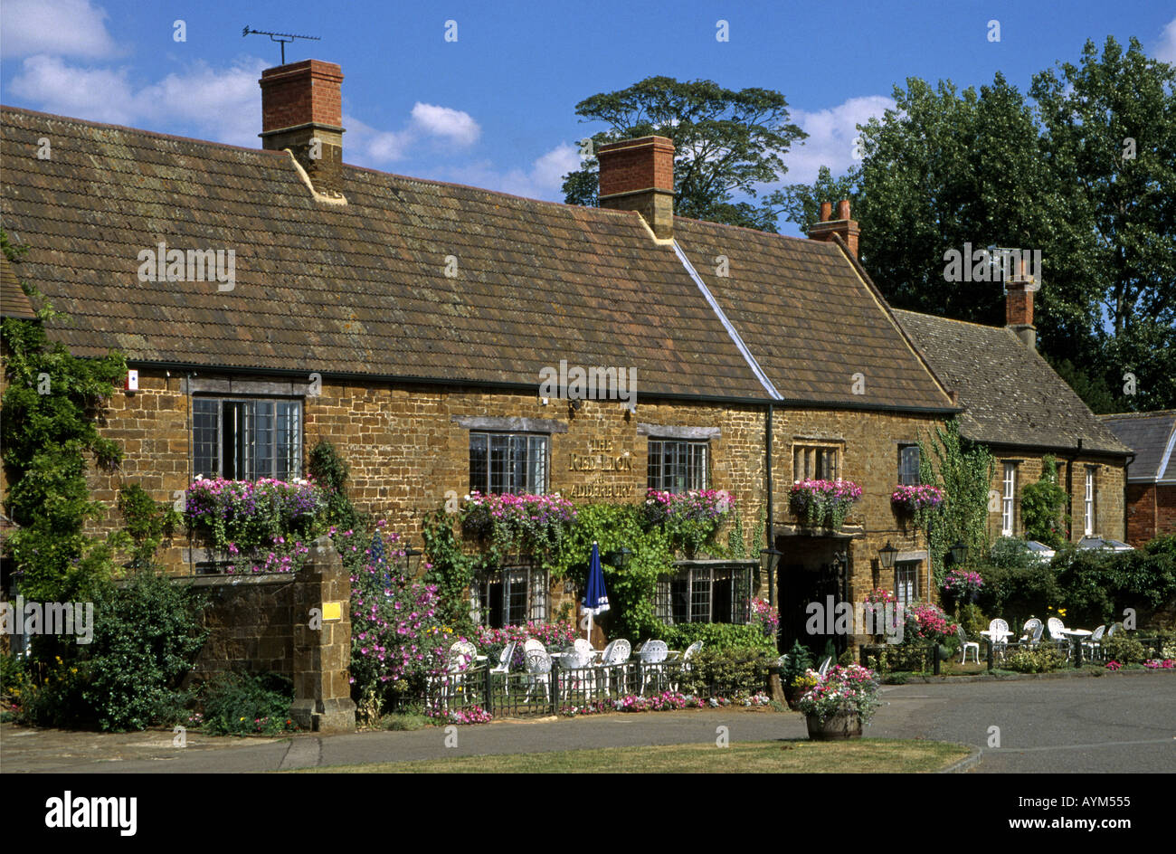 the red lion pub in cotswold stone adderbury oxfordshire england uk stock photo alamy