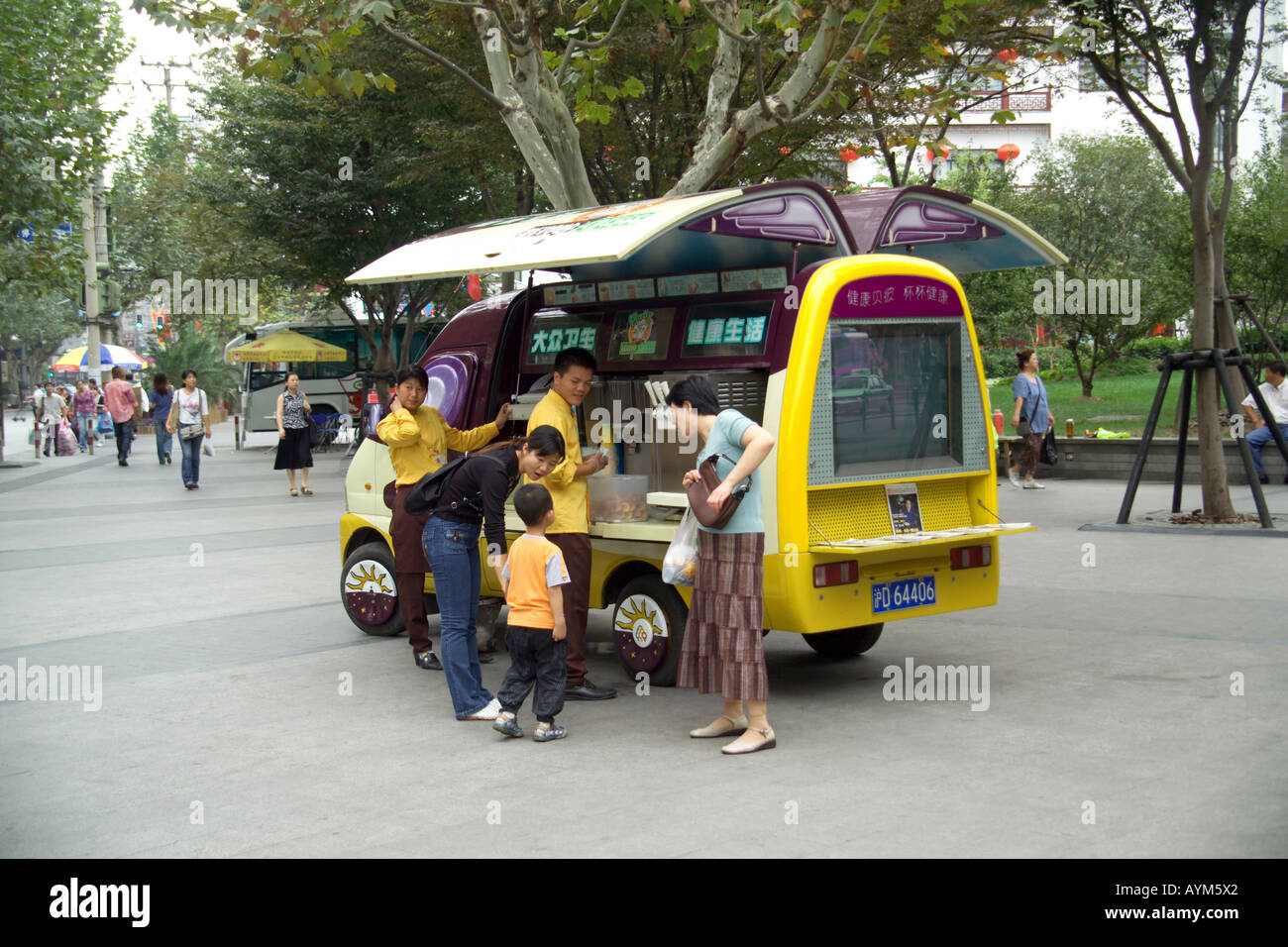 Shanghai Ice Cream and coffee van Stock Photo Alamy