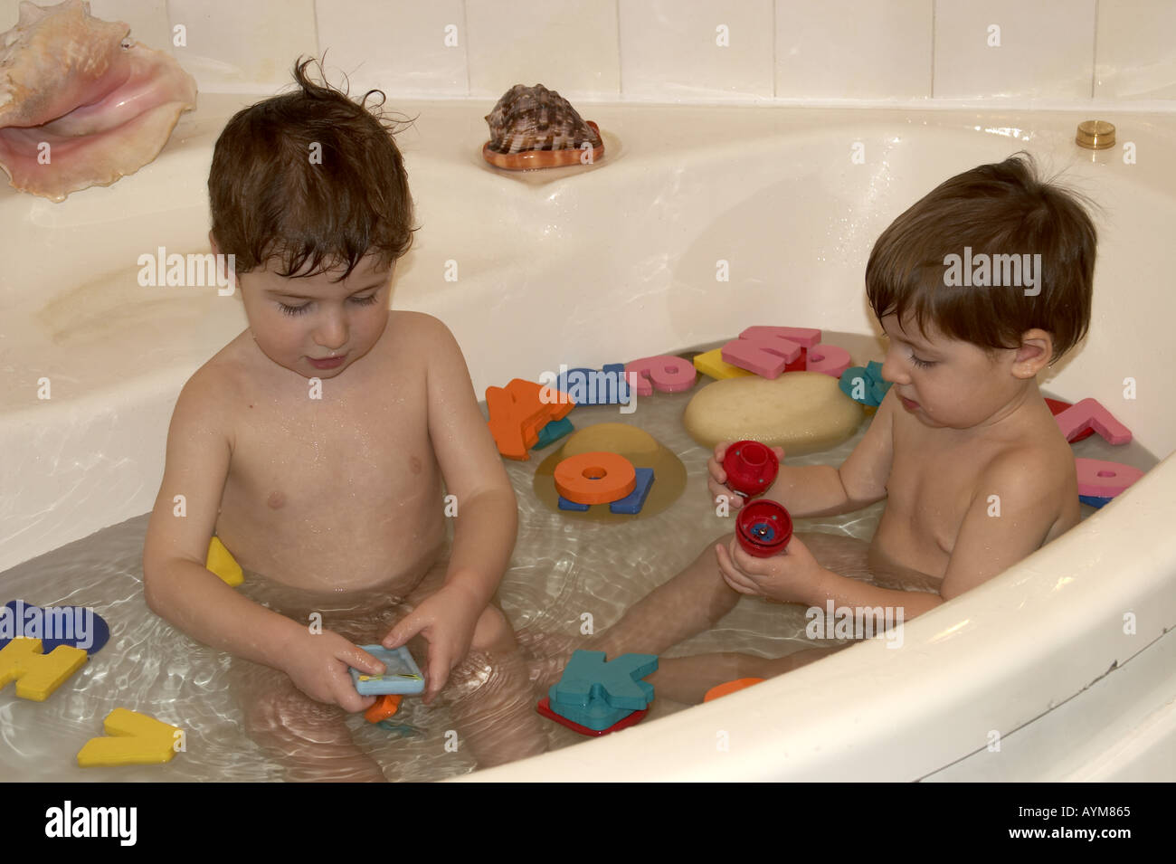 bath boys Two young boys having a bath Stock Photo - Alamy