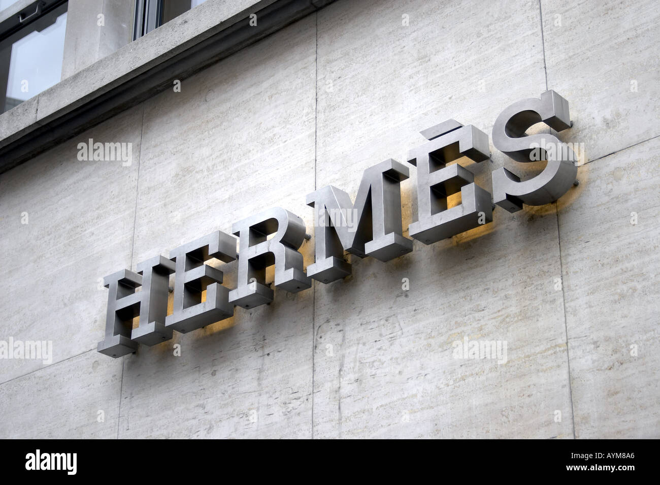 Hermes logo sign Mayfair London W1 Stock Photo - Alamy