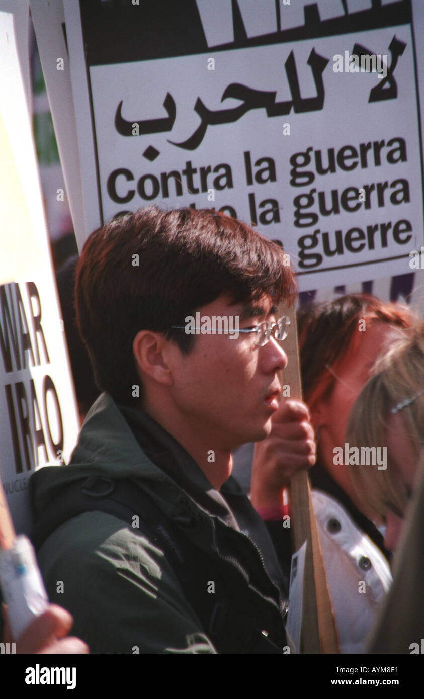 Demonstration against the war in Iraq in March 2003 in London Man with a placard that says Contra la guerra behind him Stock Photo
