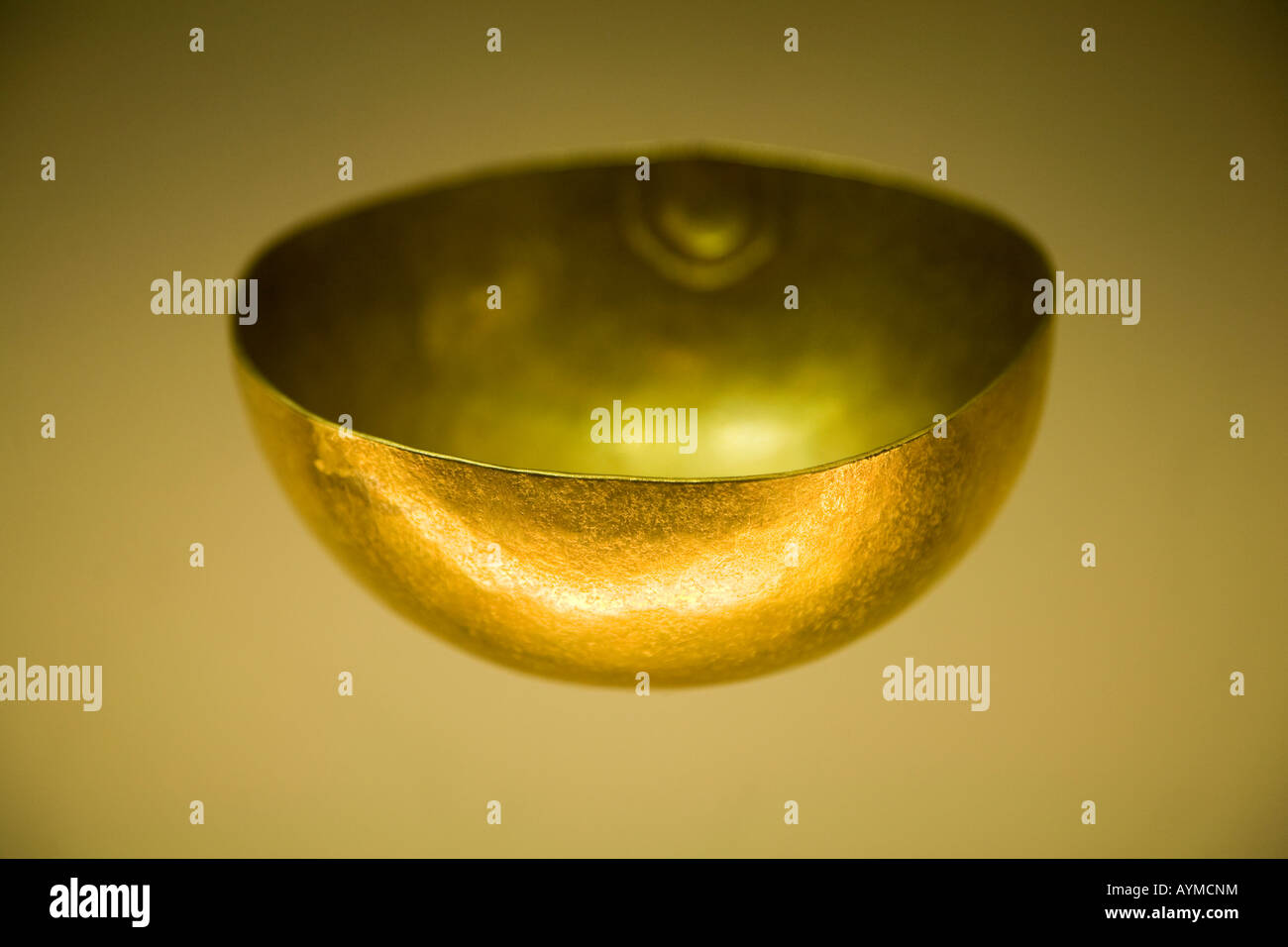 Gold bowl in the Gold museum in Bogotá Stock Photo Alamy