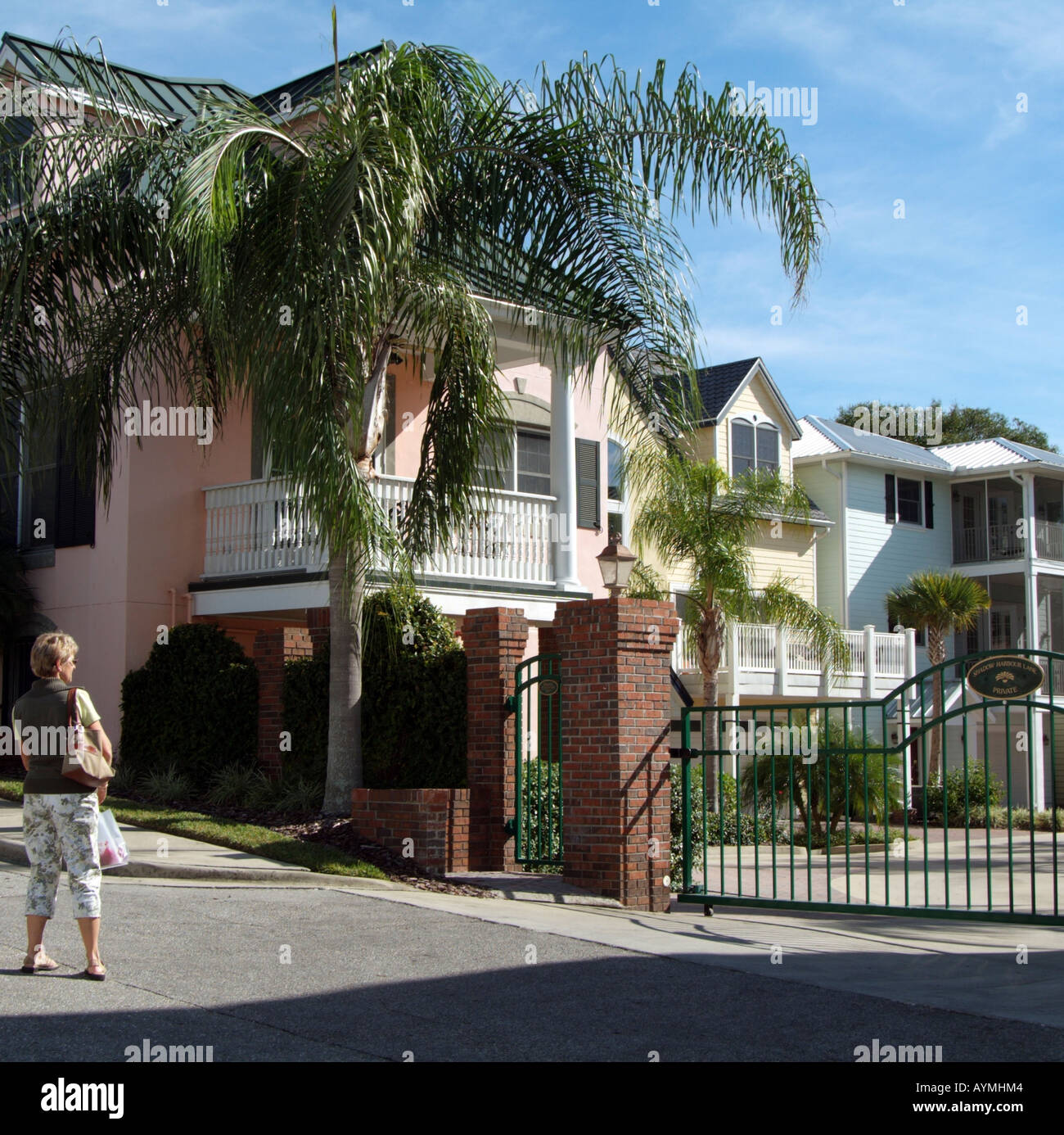Gated village.Luxury property at Mount Dora Florida USA Stock Photo Alamy
