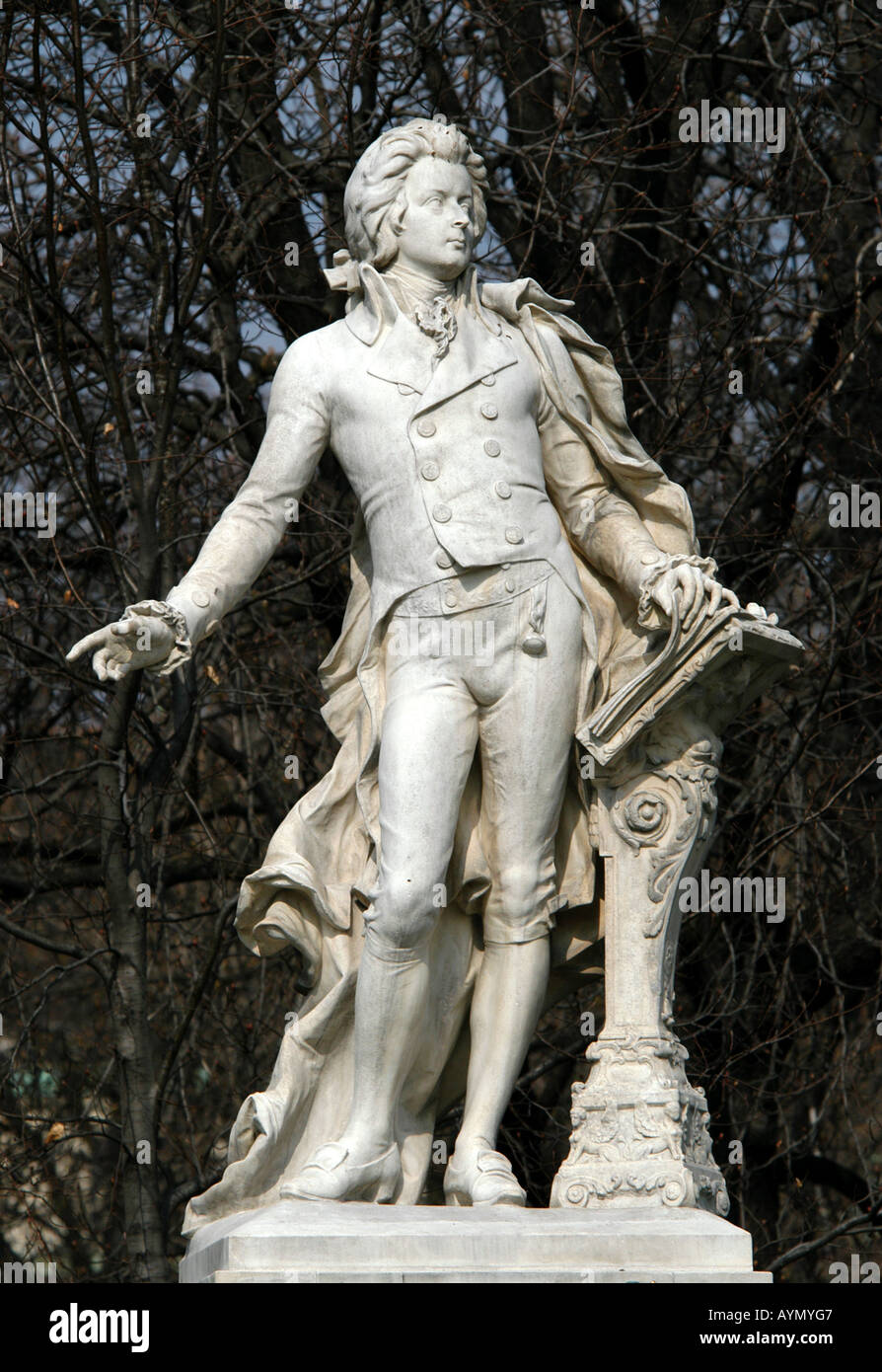 Statue of Wolfgang Amadeus Mozart in the Burggarten garden in Vienna, Austria Stock Photo