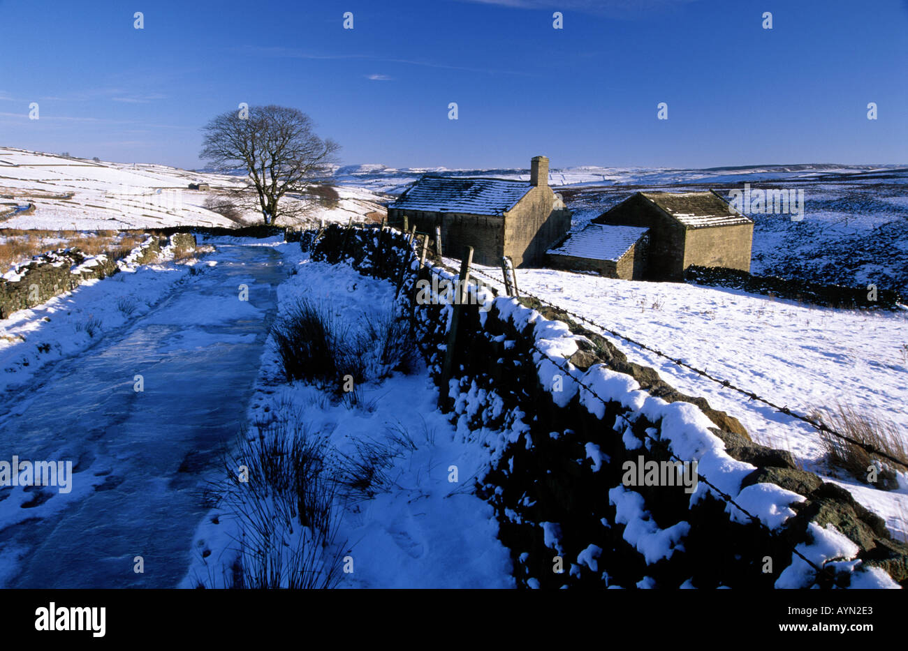 Derelict Bartin Farm, Kirklees Way in winter snow, Nether Lane