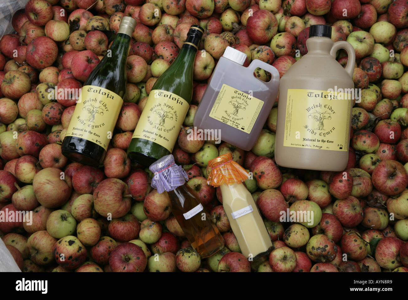 Crushing apples for cider hires stock photography and images Alamy