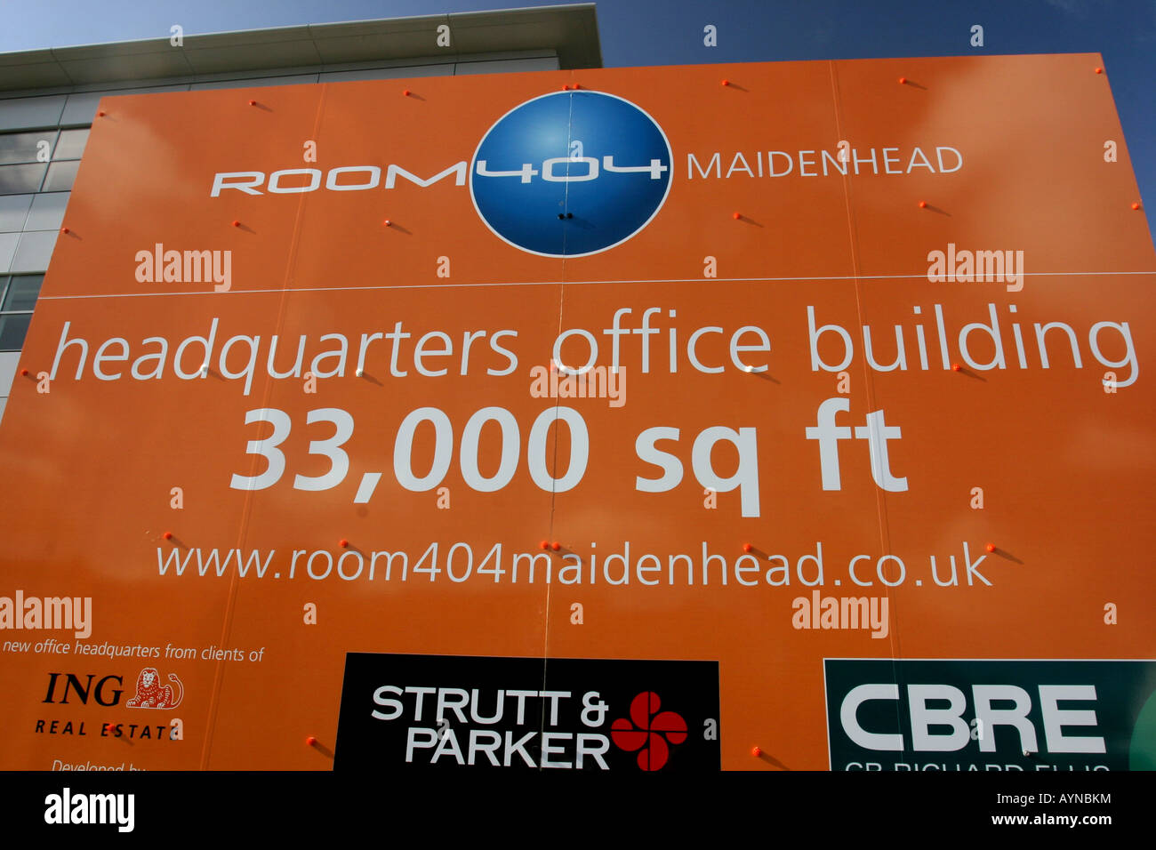 HEADQUARTERS OFFICE BUILDING TO RENT SIGN IN BERKSHIRE, UK Stock Photo