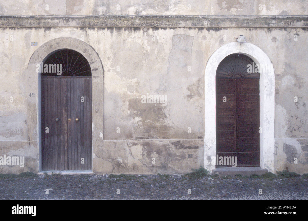 Two arched hi-res stock photography and images - Alamy