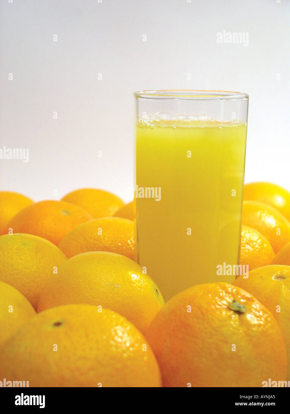 Frisch gepresster orangensaft hi-res stock photography and images - Alamy