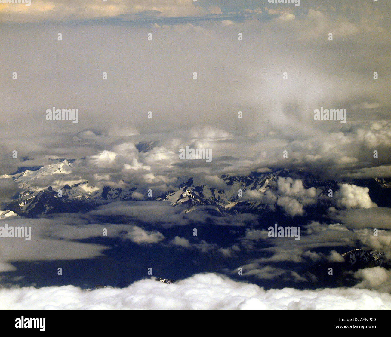 Berge unter Wolken Stock Photo