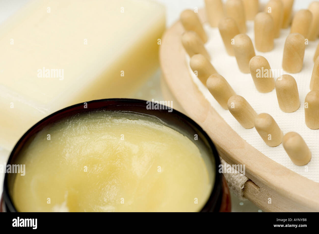 Massagebuerste Creme und Seife Stock Photo