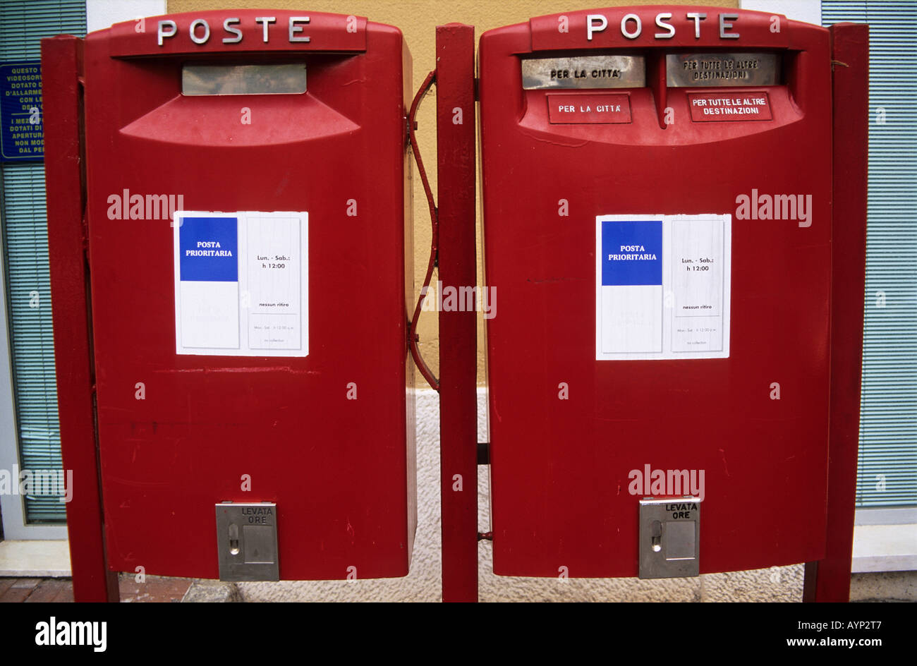 Page 12 - Italy Post Box High Resolution Stock Photography and Images -  Alamy